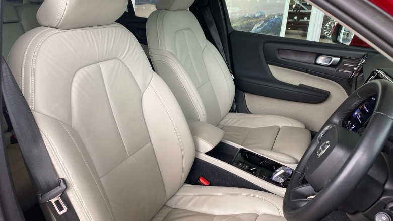 Volvo Xc40 1.5 T5 Recharge PHEV Ultimate Dark 5dr Auto Estate